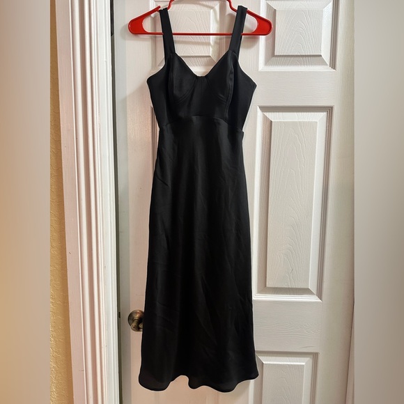 Express Elegant Black Sleeveless Midi Dress - Picture 2 of 7